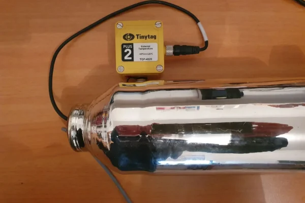 Fluxgate sensor in thermos bottle