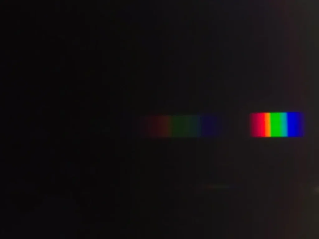Solar spectrum image taken with smartphone spectroscope