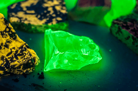 Feature Imag for fluorescent minerals